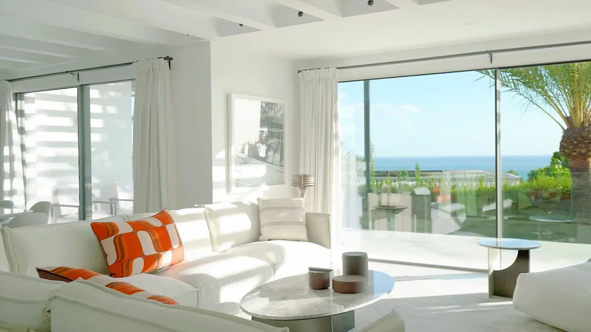 b3a550b8-c613-4bc2-96d6-3a456c9b85be