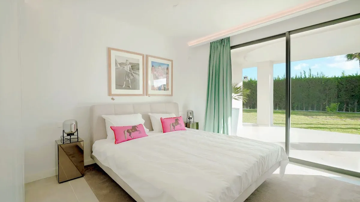 e02542f6-2430-4915-8cc8-4f217fdde620