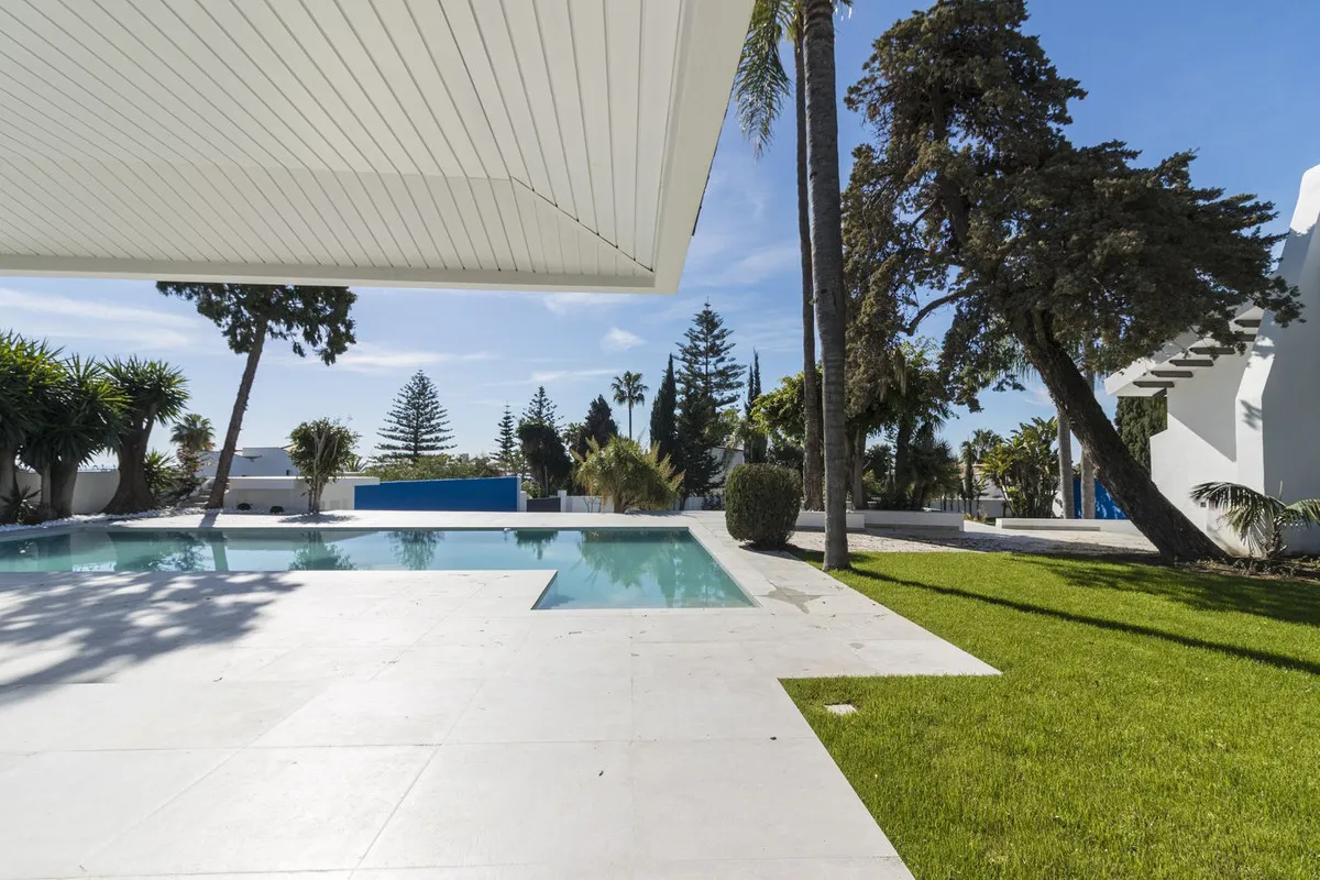 bafe1e25-a82a-40ef-a060-1a3048223d02