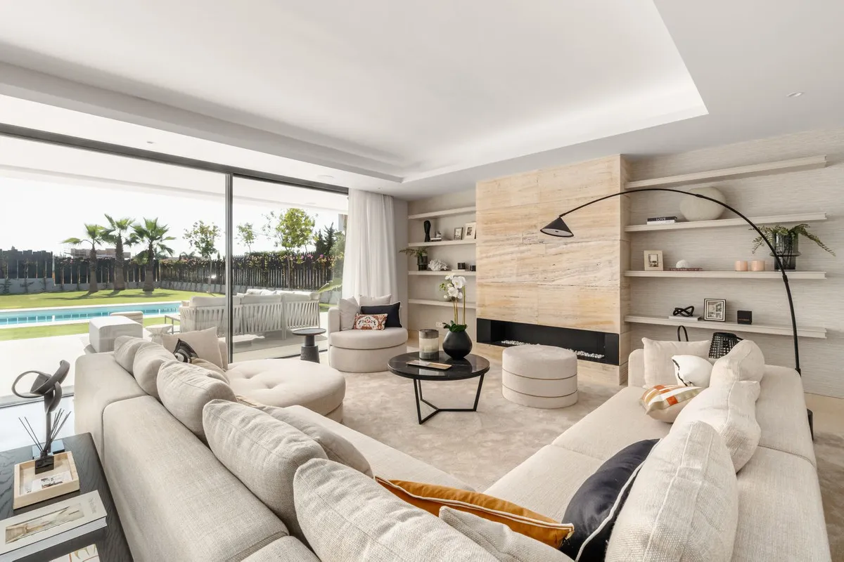 c4d86f8e-6222-4f9a-bbf8-67d193fb59f1