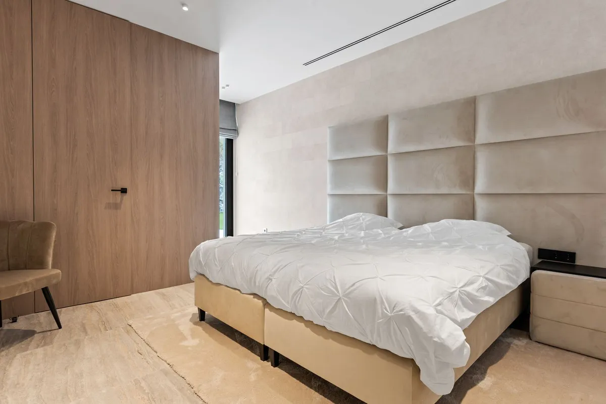 b249aa66-23ae-43bf-8528-c8572394174a