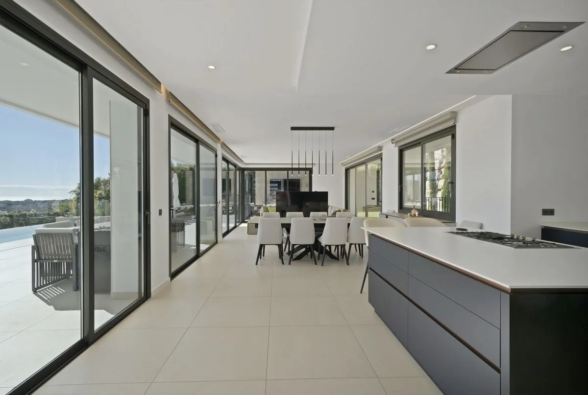 2ab8b42b-2587-4115-b260-b20aeaf5d2d2