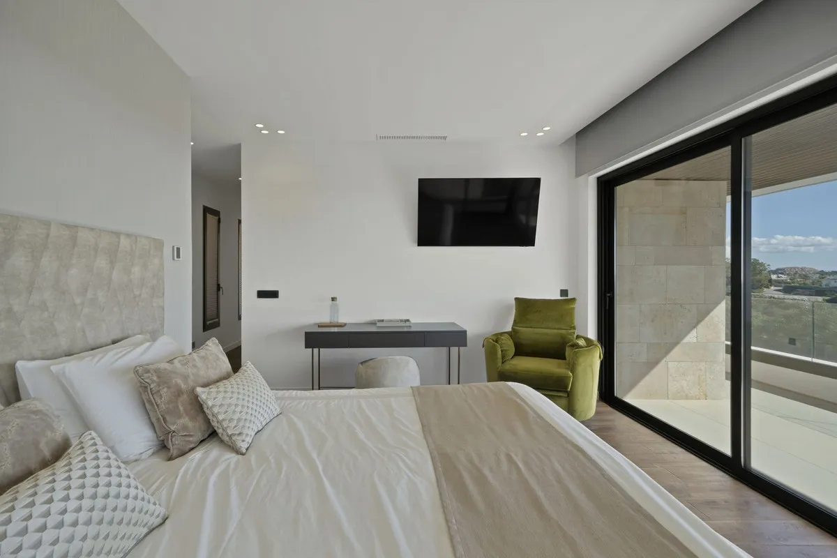 c6faa85e-32e6-4842-ae46-970072ad6ab9