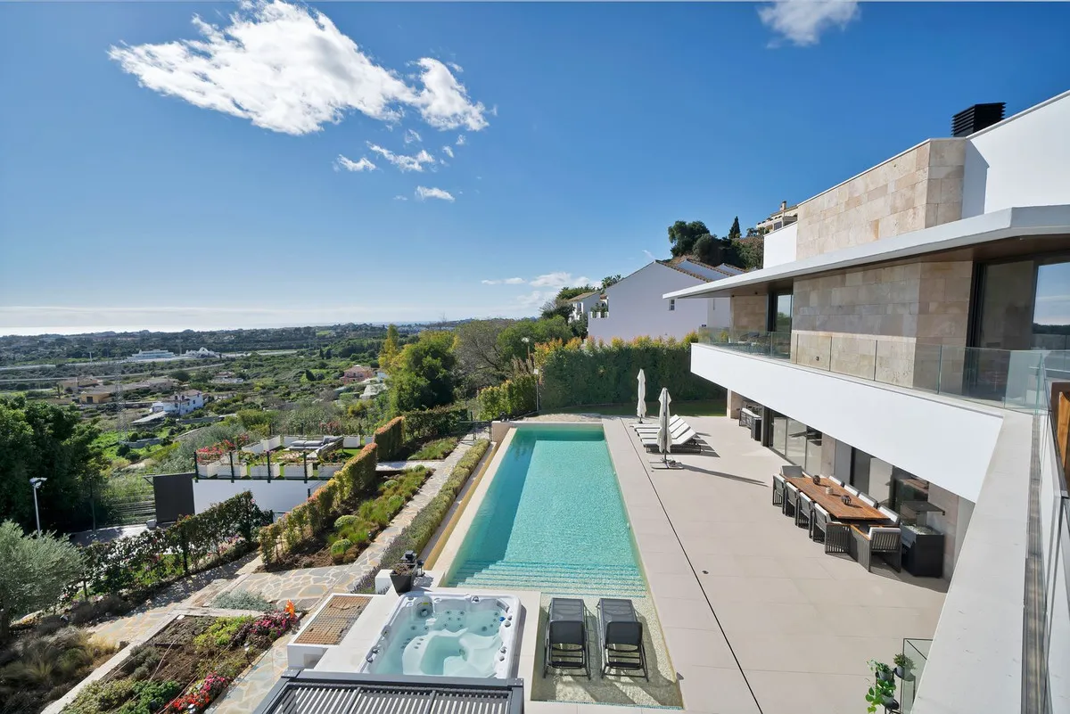 e8c6639b-bee6-4a08-aa69-3a1d61a41f3c