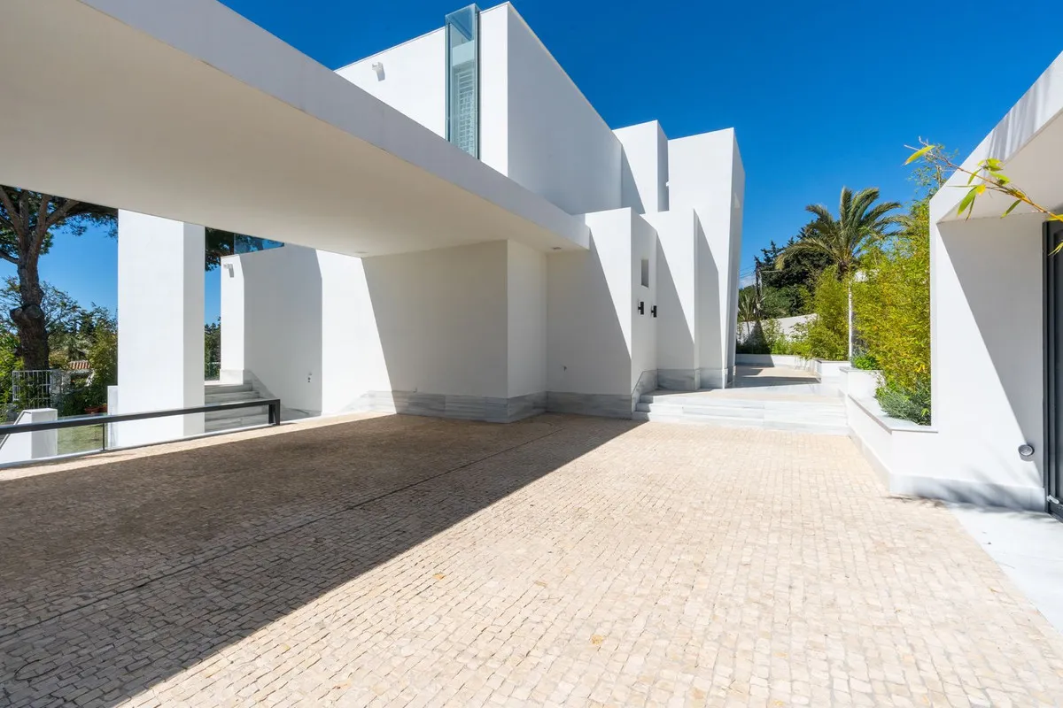 b0c90222-4cc0-43e9-9ab7-5e02fc1c6282