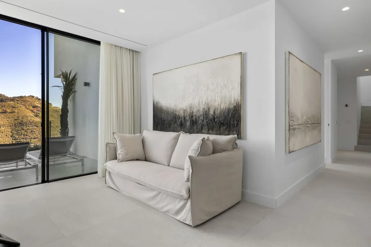 0286706c-30b3-475c-82b2-5a14c88e5c4a