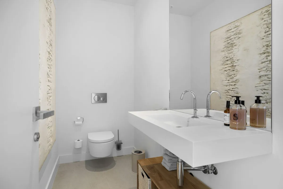 3329f9c6-ffe0-418d-85fc-4fe22d2b215e