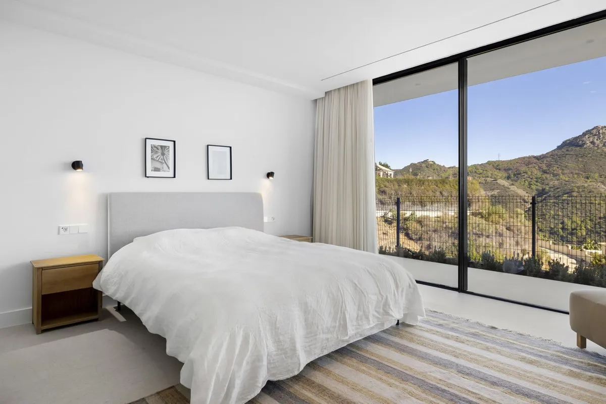 990537d8-d0b2-460c-9a82-a0fb275c3ceb