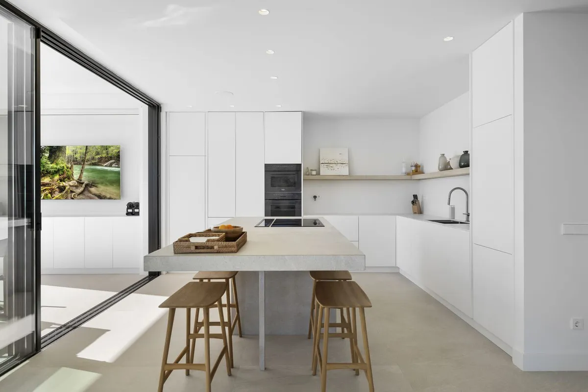 9e1bc4b0-cd70-454a-83d8-ab2bb75bd3e9