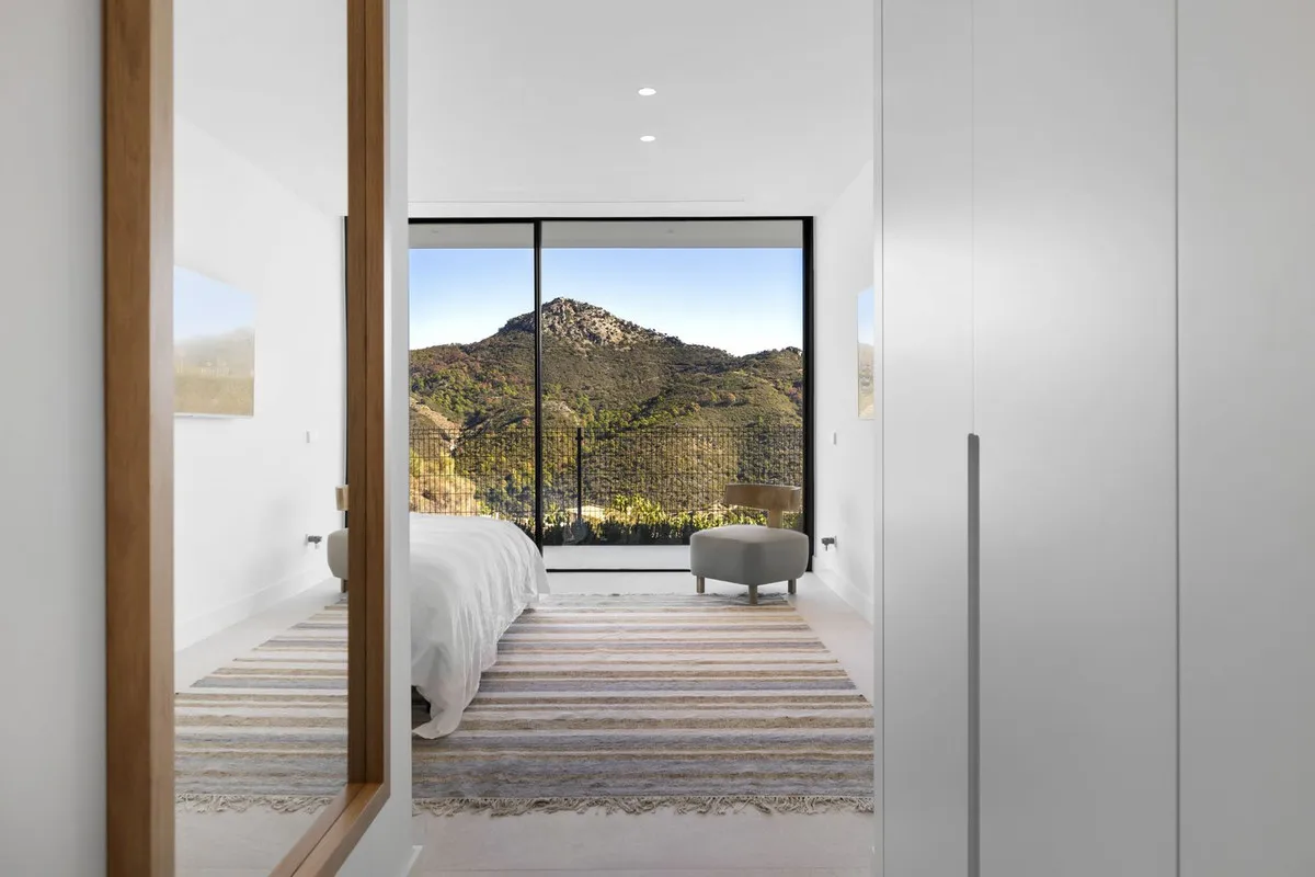 c7ca2401-3354-4cd7-ba32-94cc12165348