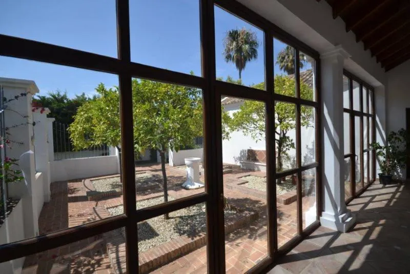 cbb6100a-8b2b-4d6c-a206-8de8381856ad