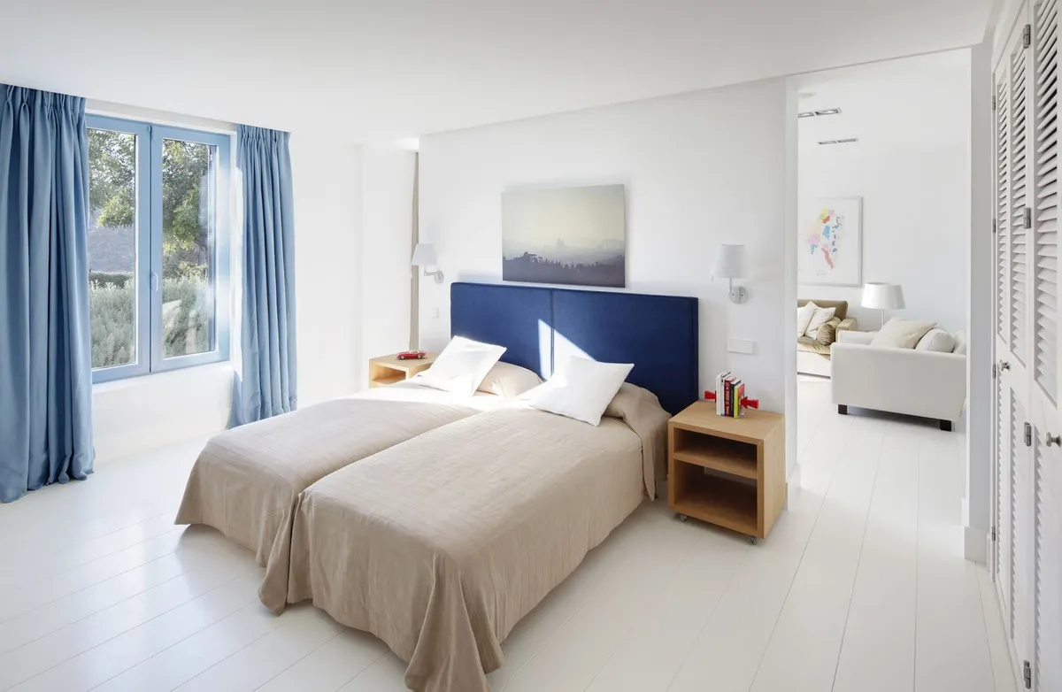 ec682e25-f338-4990-b28c-56dbbfd9afd1