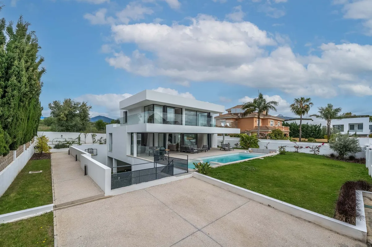 4bfc995a-2f7a-4f4a-bd2e-73d2e18e3b49