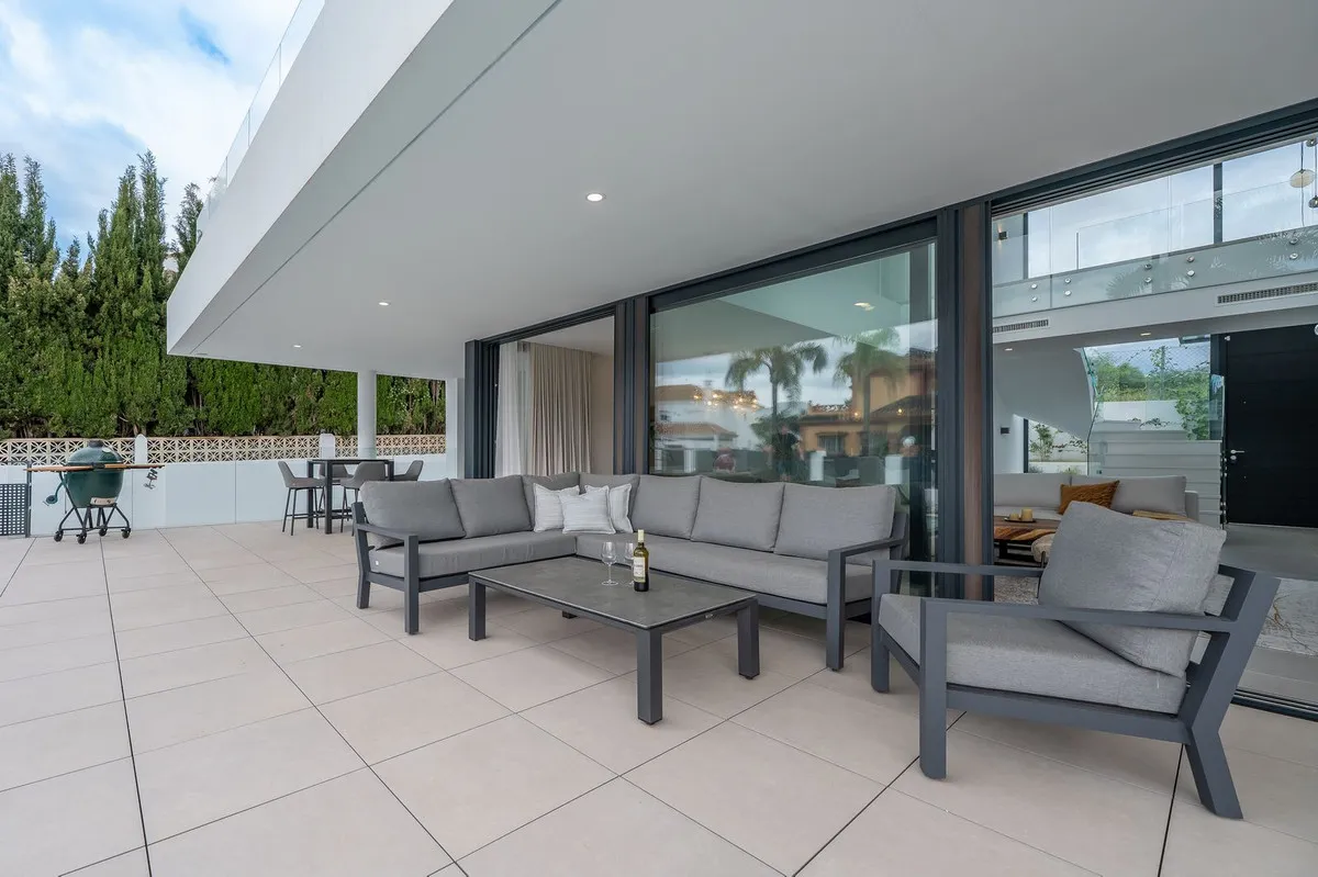 b7efb778-a1df-4d9e-821a-e3f8f469edb0