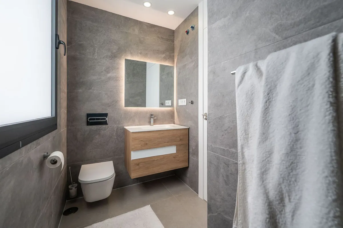 c0bf6037-4107-4aa5-b235-3d494317996f