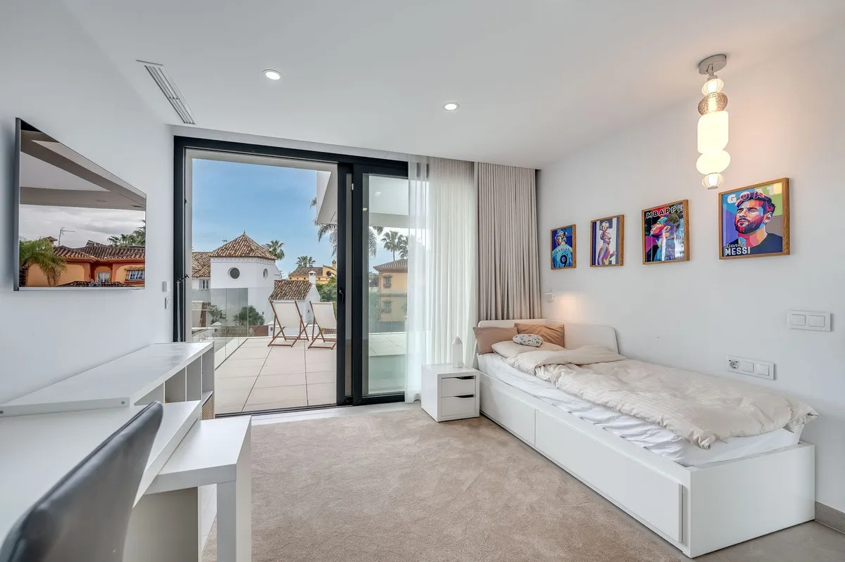 d4582782-3afc-43d1-b856-41fe37c91f73