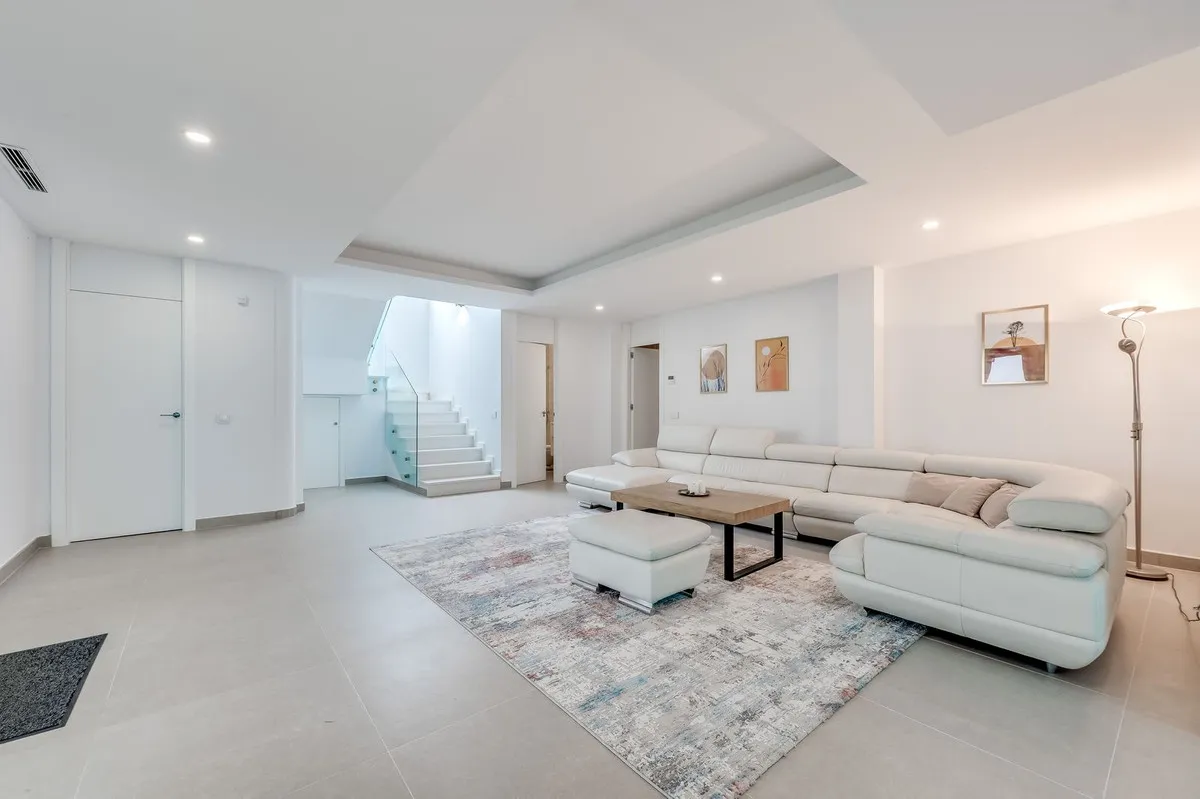 e393ec8e-34ce-4daf-8685-bd0b26eeb9d6