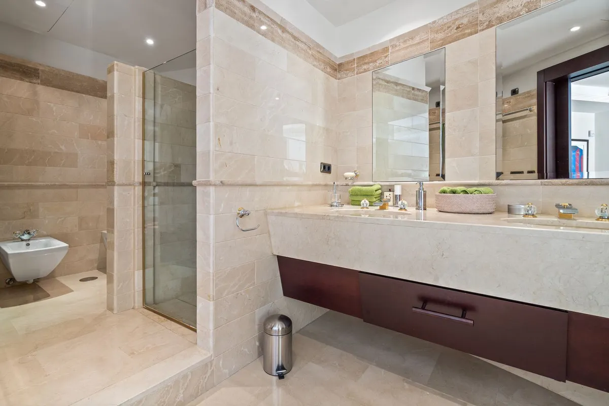 e7b95294-b68c-4976-90ca-66cdb88de5ca