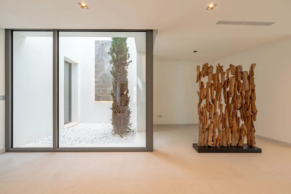 2e2ff582-c4bb-48b0-b4b9-a2947308de94