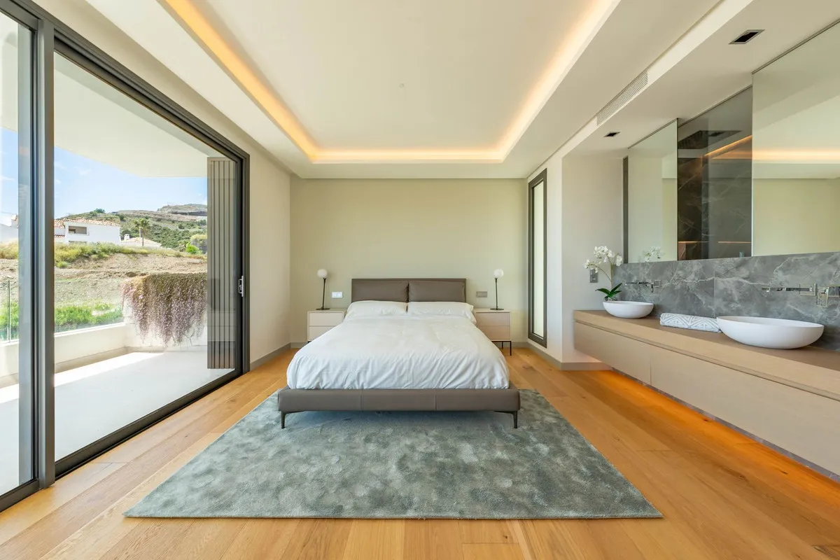 62ba8de4-c4c4-417a-9b89-b922896b8a87