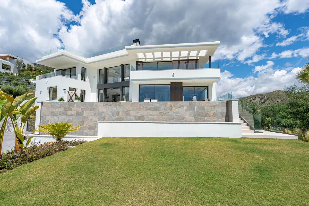 9bfdba6e-29e5-4183-961d-fdf230230bf5