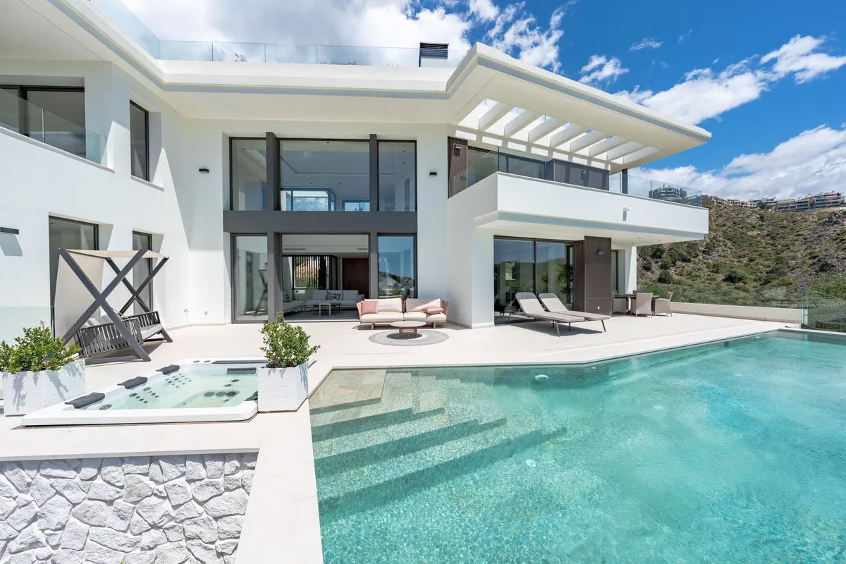 aef0a94e-6d50-4c40-b9db-dc7d652afcc1