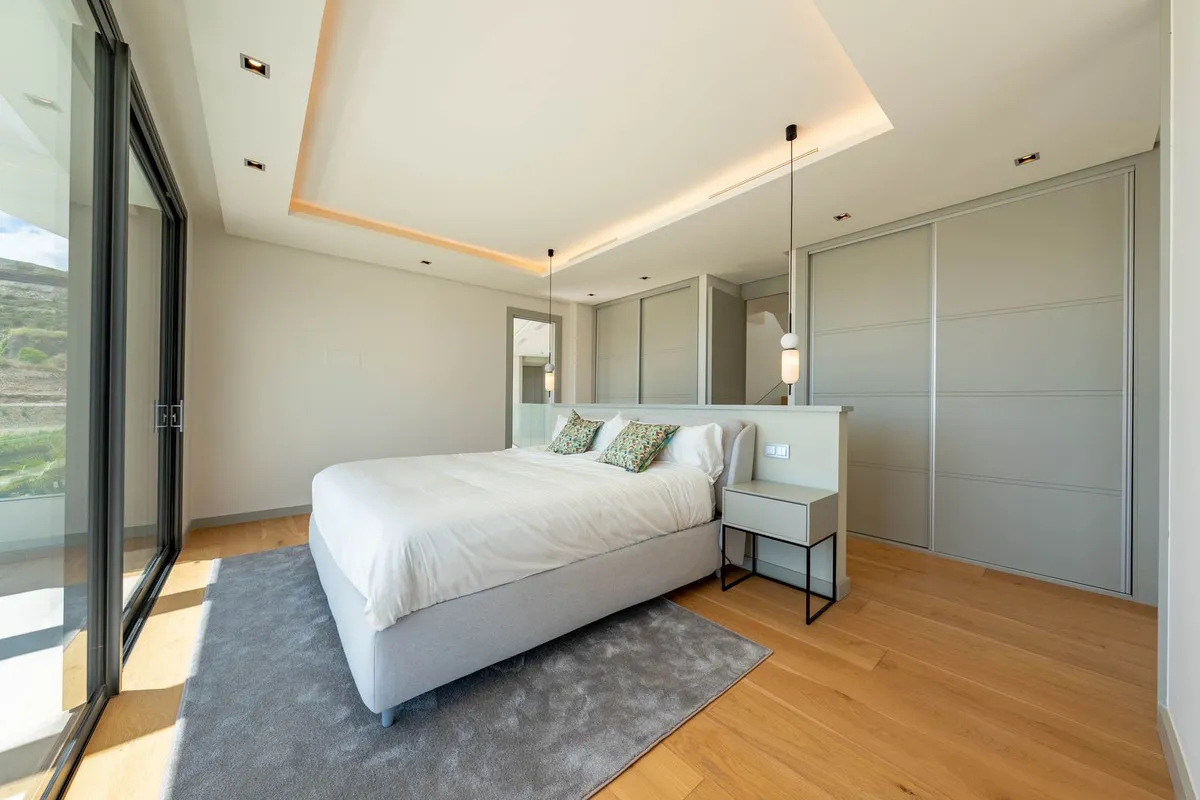 eba42a6b-d0ab-4d4b-80c9-df2c3442fefe