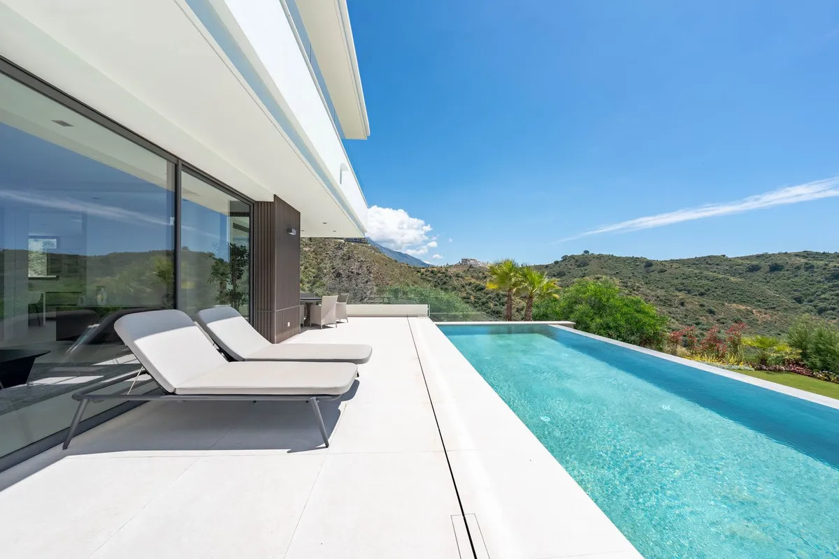 ee1bbc38-ce06-46bb-b7d1-f54514ac5bdb