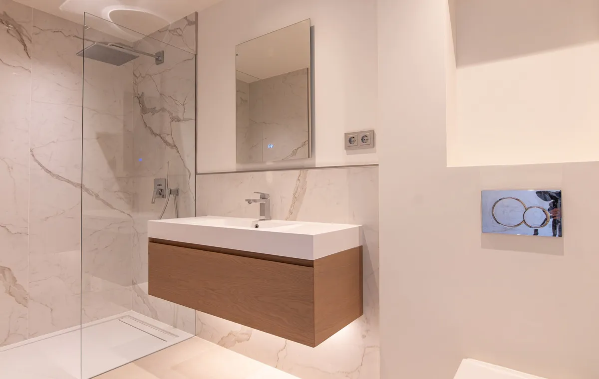 33e75585-da5f-48c1-8e0c-57fe48bdd4c7