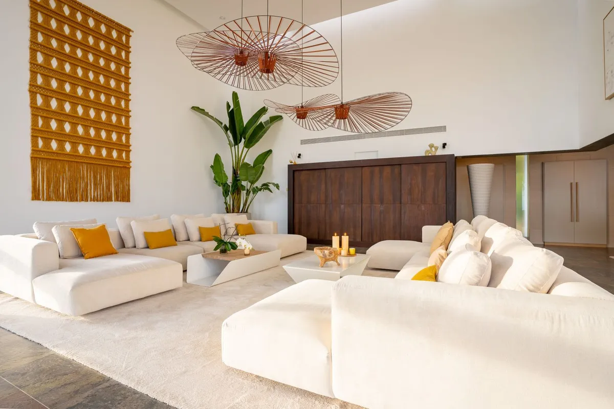 f2678073-b322-4576-9312-b9b0c8a1db3f