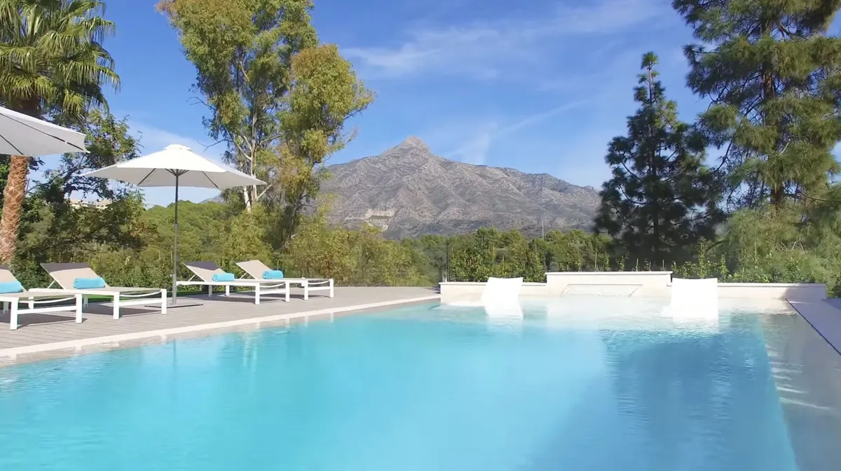 33c9d879-ac13-4f7f-a0f9-edf3abf52028