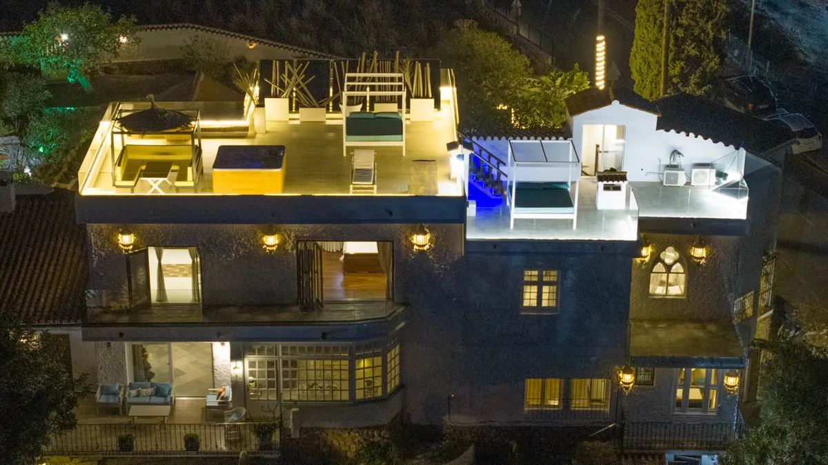 1d300cc0-41e9-44c2-8dd6-1622d6e8ce08