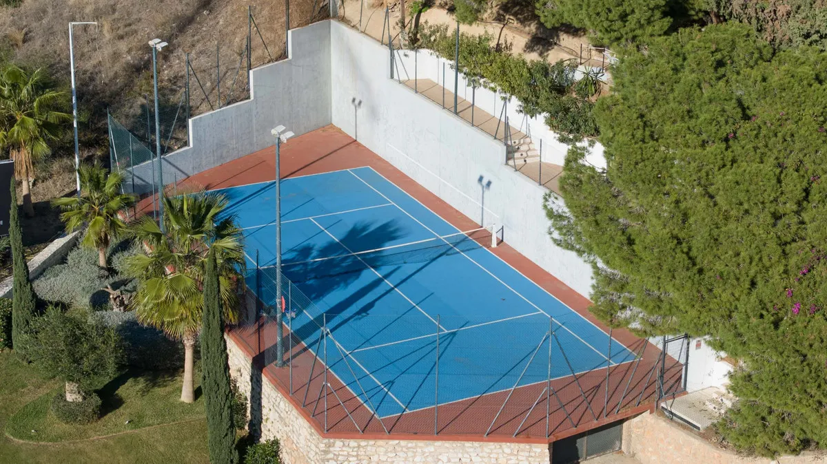 5d5af033-3d96-469c-b6a5-5b78a3d1db2e