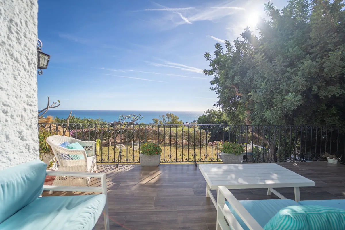 a2b5382c-c5fc-4b5b-a1ed-9ecc42f71af9