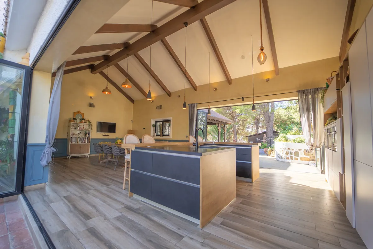 c54313d5-ee8b-4808-a1b9-65aa7155ec59