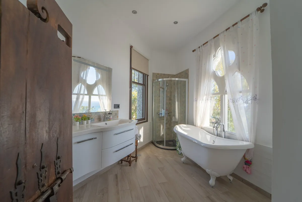 d8d1dd0b-d714-4a3e-9144-62a0736d3be1