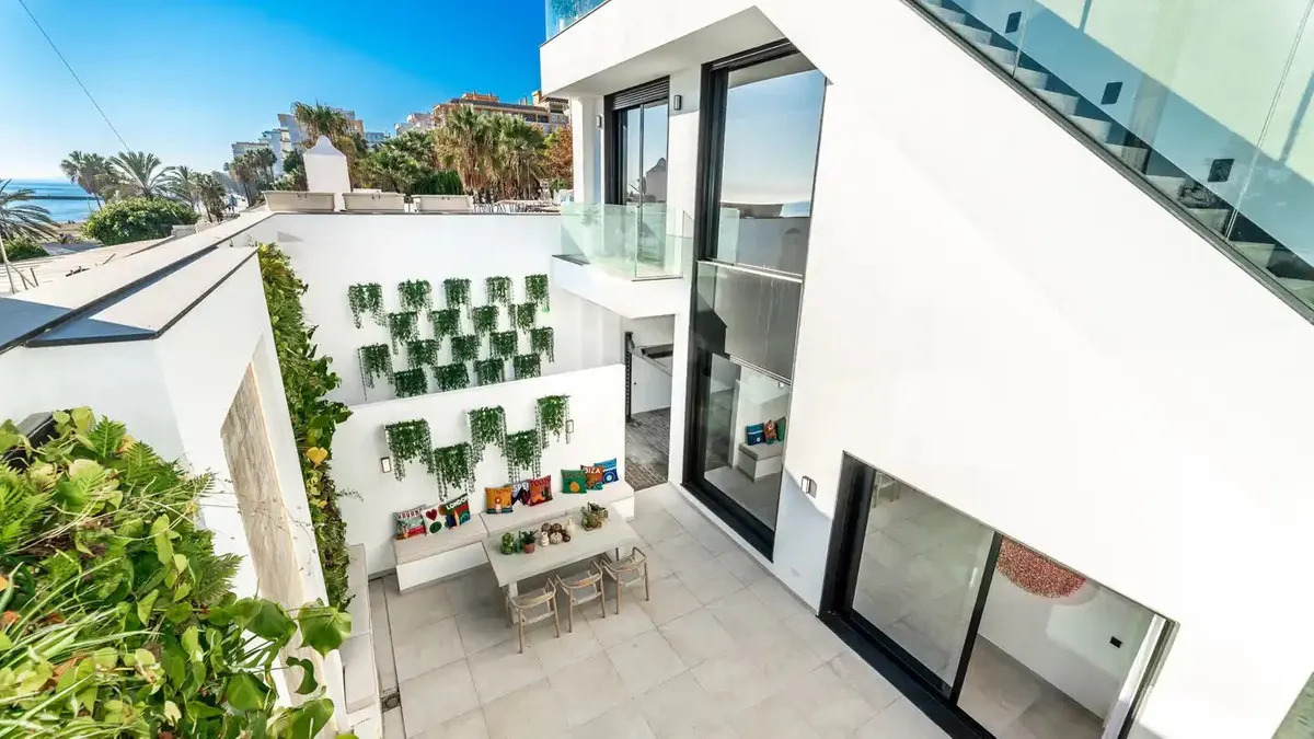 22e561d9-d868-474d-936f-6fb7a0c0c587