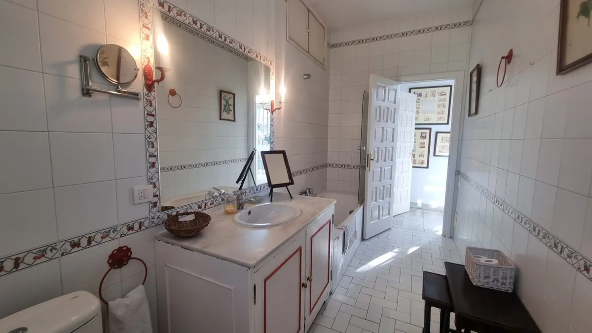 bae0f652-4a46-402e-8167-9a7c0606ed64