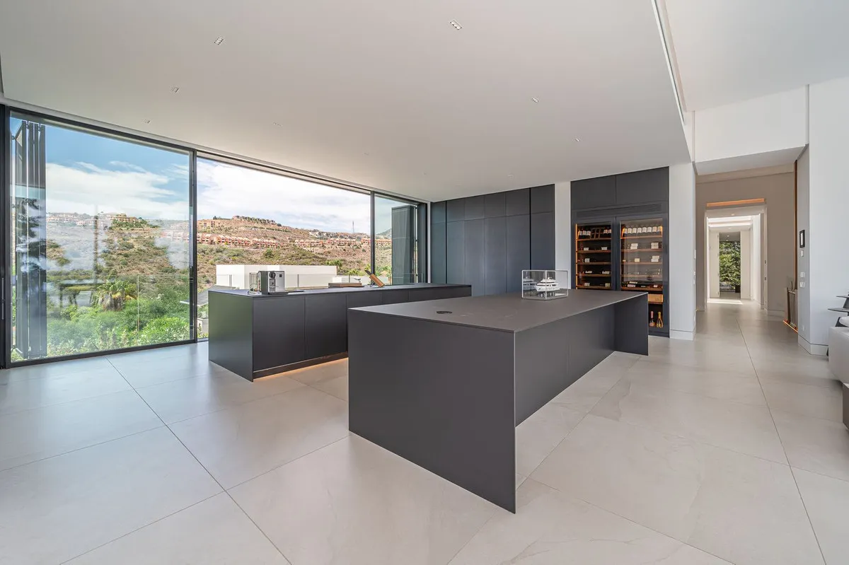 ae94520d-771d-4eab-8090-f9f716f1716e