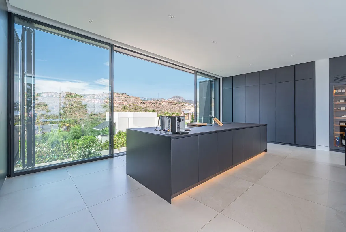 b1180c4c-ba6f-448a-9be0-9f26d5e49064