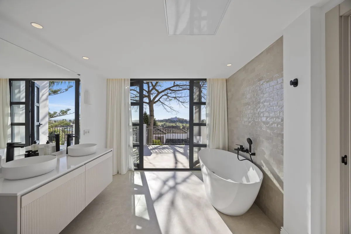 93a22340-63fe-4a65-99ed-e01a22d51b2b