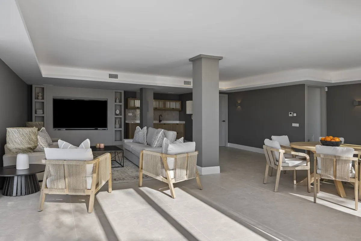 d25f8a9f-8841-4990-bca6-468a5f499d8e