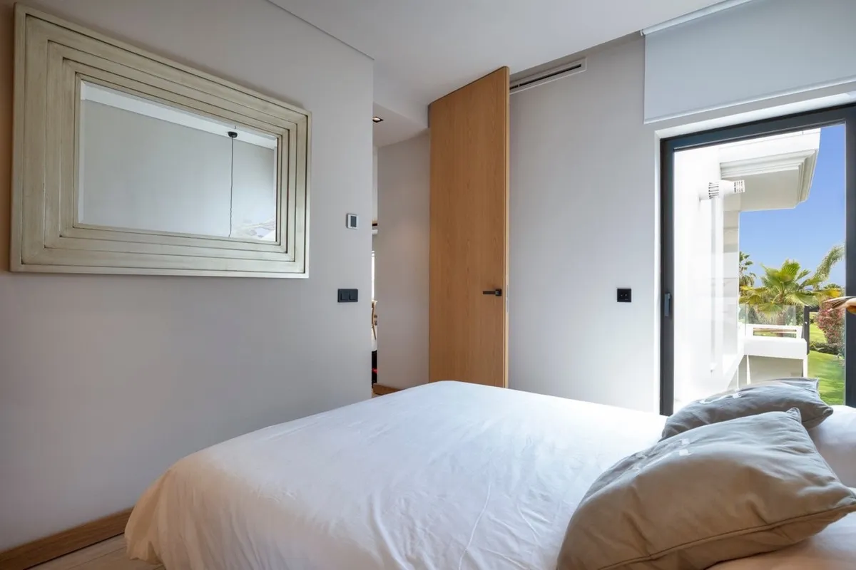 bf955af1-c44d-43c6-9e8c-1499db76524f