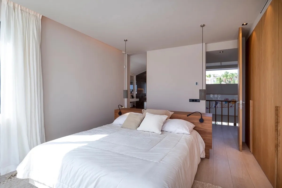 e0ac4282-a6a7-4cca-9f7f-162d32ecb278