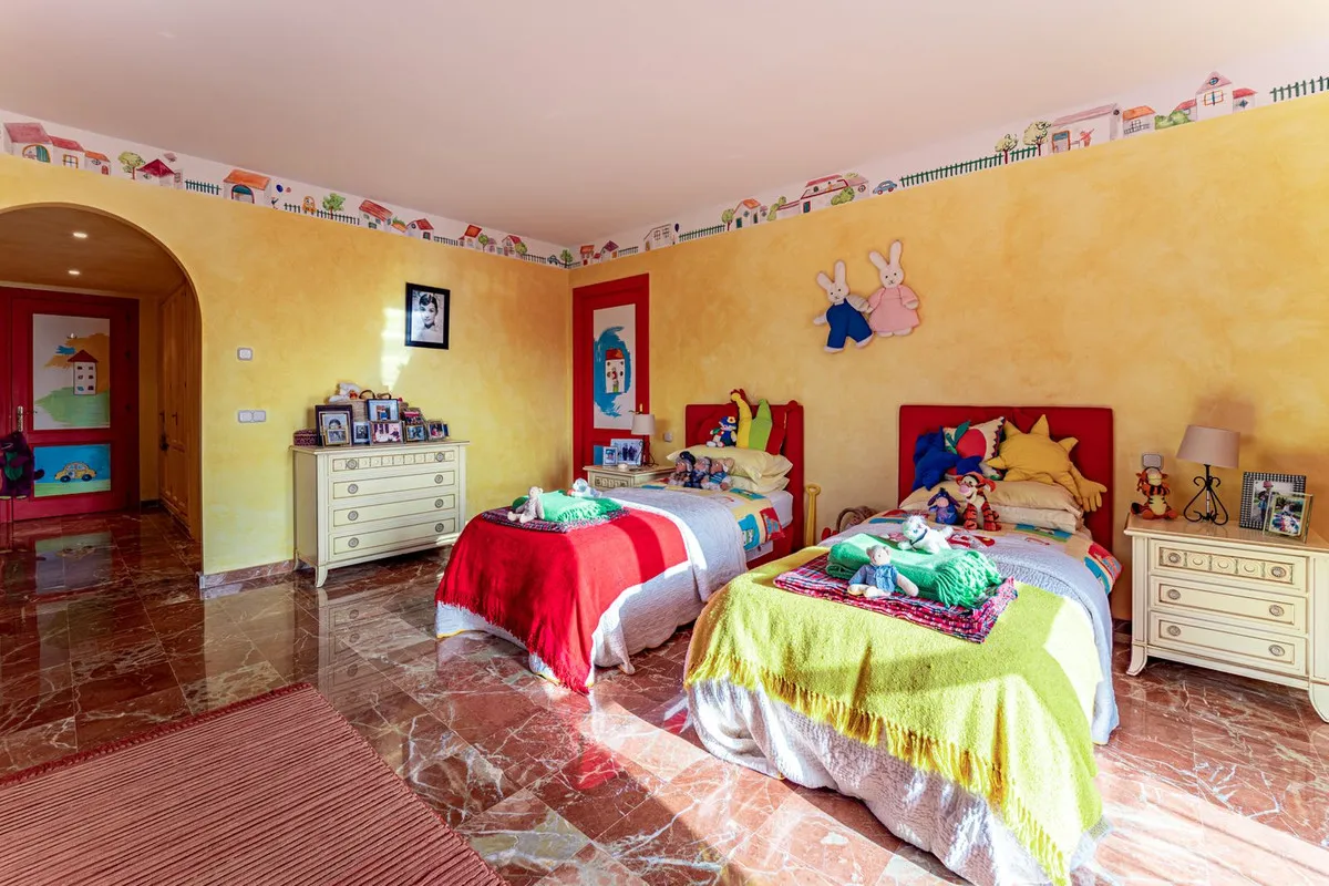 2798335c-ff0c-4940-a850-2f9fa7eea9db