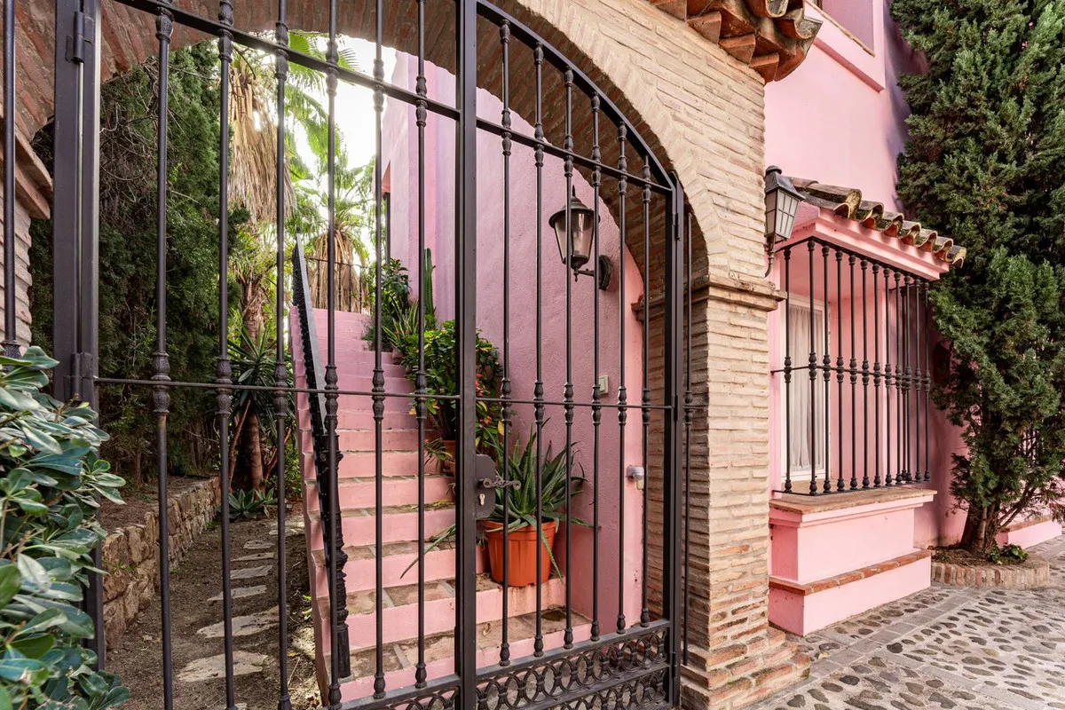 94f6fe68-9f28-4d2b-8c4f-667e17e825f5