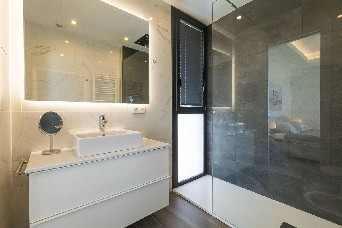 932c86d6-f317-43c4-8697-aa1bce26a4e2