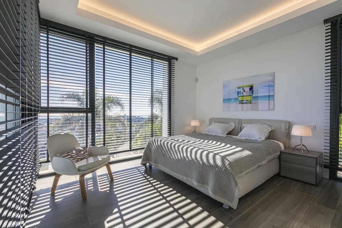 c0a366eb-c0a1-4547-8186-e049aa6e8329