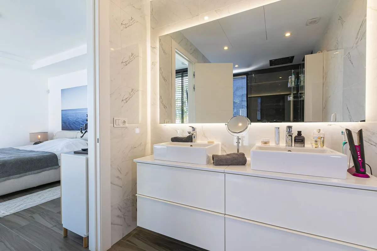 caf4c84c-d1af-4f85-acdb-818a7be56ad7