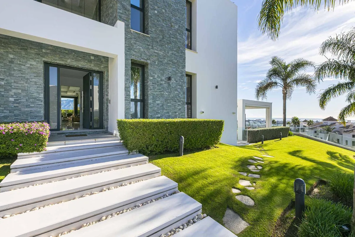 e563a908-f85e-4c6e-ae3f-683db495c395